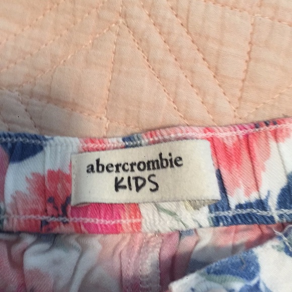 Floral shorts from Abercrombie kids. - Picture 3 of 3